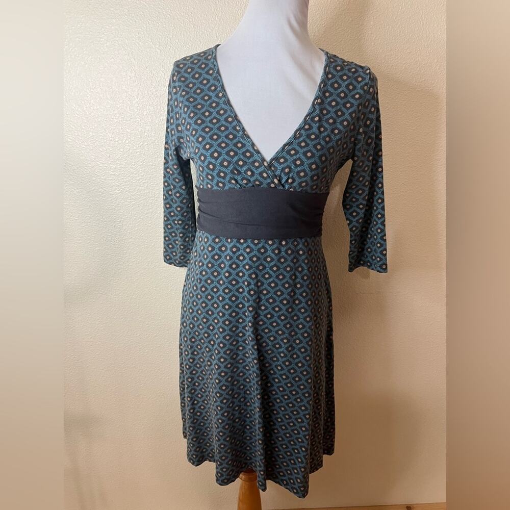 Patagonia Margot Geometric V neckline fit and flare knee length dress MEDIUM